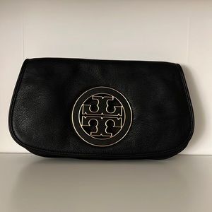 Tory Burch Amanda logo clutch black